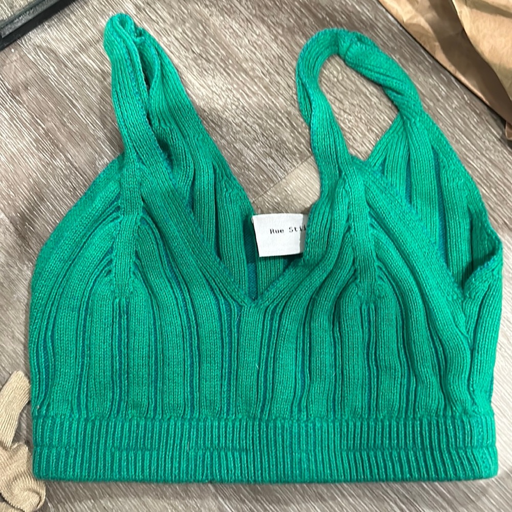 Green cropped tank top